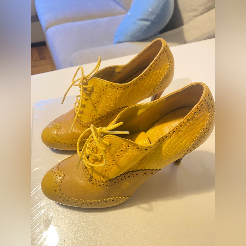 Coll Haan / Nike air Yellow / booty